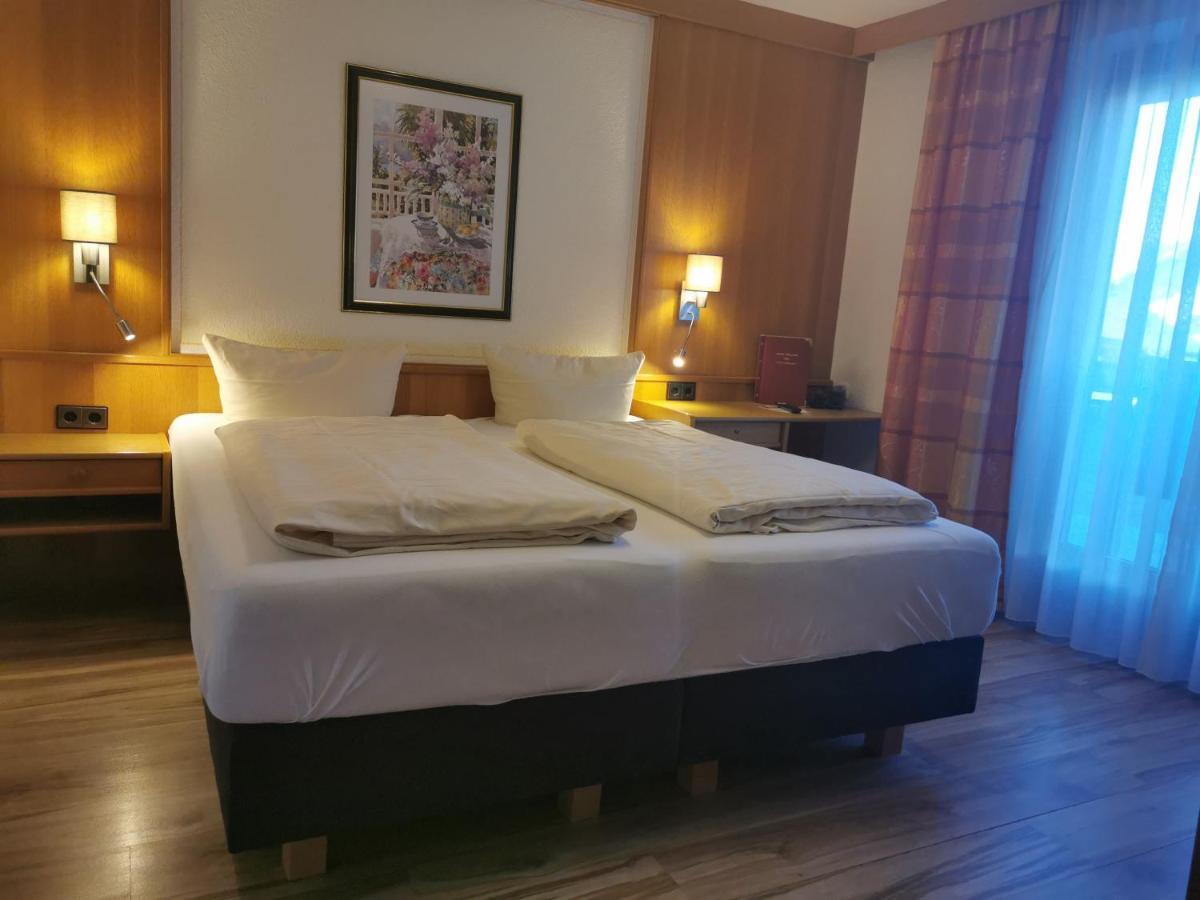 Hotel Landgasthof Zum Schildhauer Halfing Exteriör bild
